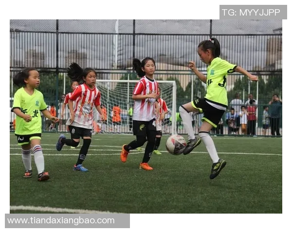 护花使者化身绿茵场上的足球明星展现不一样的风采与激情 护花使者化身绿茵场上的足球明星展现不一样的风采与激情